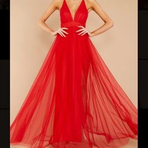 RED FORMAL DRESS. NEVER WORN WITH TAG STILL ON. SIZE L